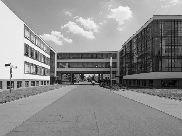 Bauhaus in Dessau, siyah beyaz — Stok fotoğraf