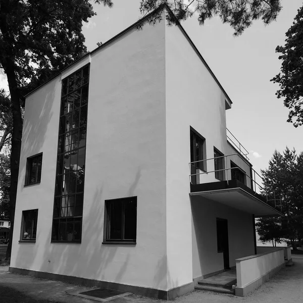 Bauhaus meisterhäuser in dessau in schwarz-weiß — Stockfoto