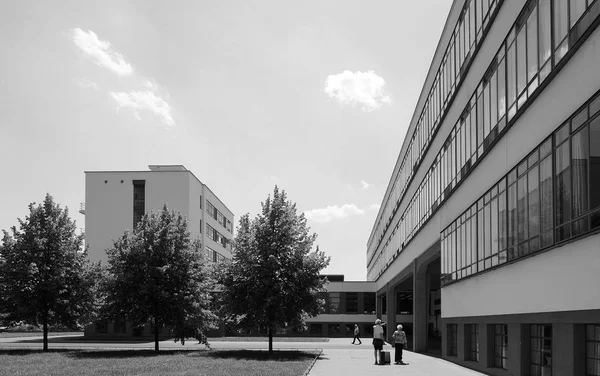 Bauhaus in Dessau, siyah beyaz — Stok fotoğraf