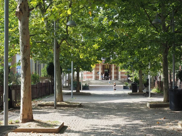 Sint-Elizabeth kerk in Leumann Village in Collegno — Stockfoto