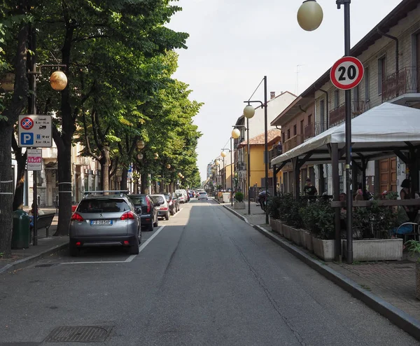 Viale XXIV Maggio Avenue w Collegno — Zdjęcie stockowe