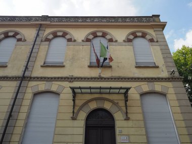 Collegno'da Leumann ilköğretim okulu ve kreş