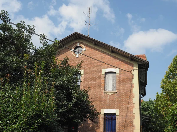 Leumann dorf residenzen in collegno — Stockfoto