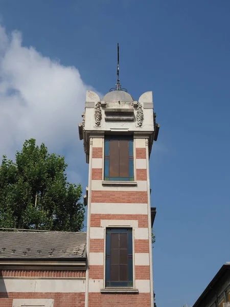 Sint-Elizabeth kerk in Leumann Village in Collegno — Stockfoto