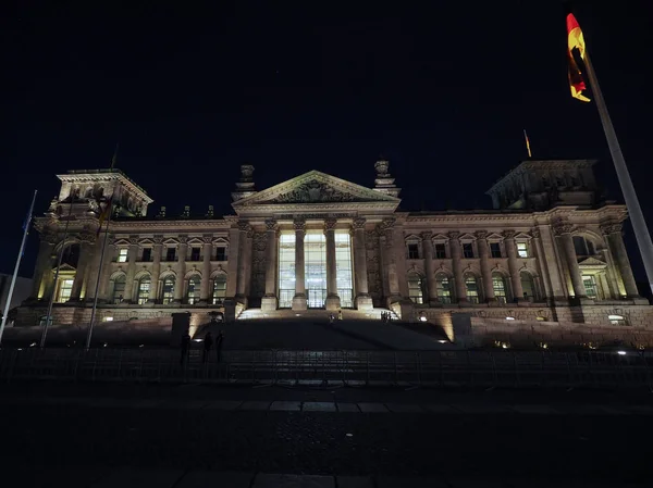 Bundestag in Berlin in der Nacht — Stockfoto