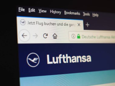 Frankfurt Main - Ağu 2019: Web sitesinde Lufthansa işareti