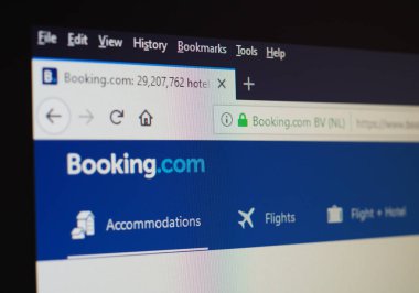 Amsterdam - Ağu 2019: web sitesinde Booking.com işareti