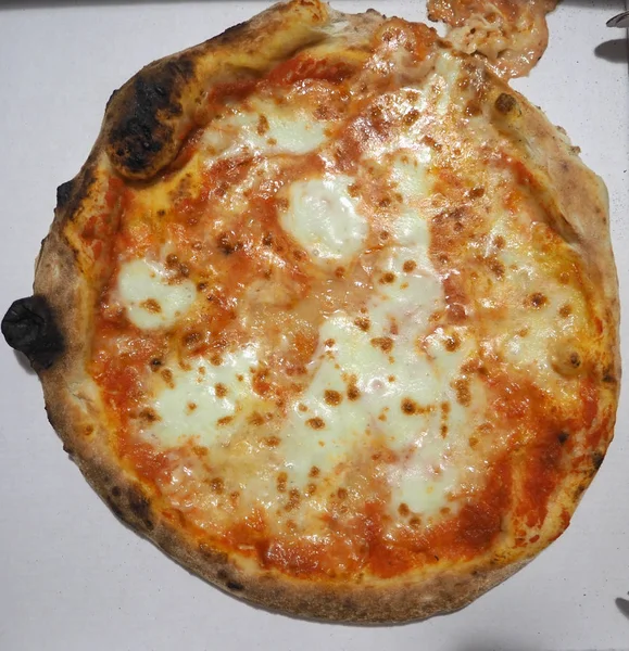 Pizza margherita comida horneada — Foto de Stock