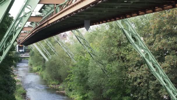 Wuppertal Németország Circa August 2019 Wuppertaler Schwebebahn Vagyis Wuppertal Suspension — Stock videók