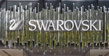 Duesseldorf - Ağu 2019: Swarovsky işareti