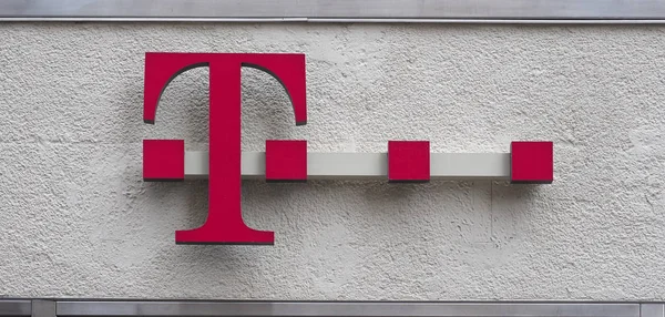 Bonn-aug 2019: Deutsche Telekom underteckna — Stockfoto
