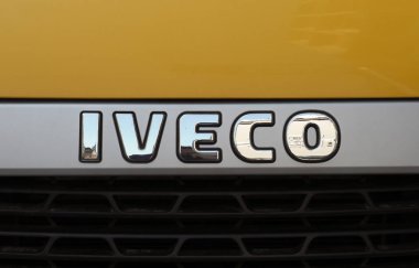 Torino - Ağustos 2019: Iveco işareti