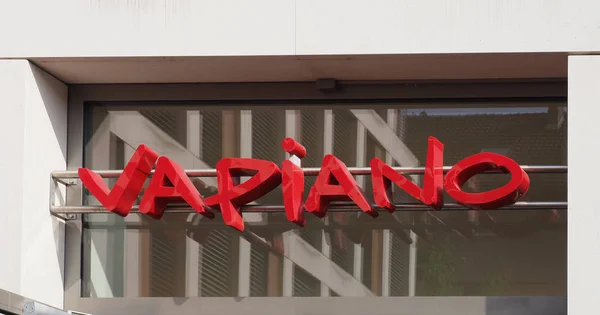 Koeln-aug 2019: Vapiano Sign — Stockfoto