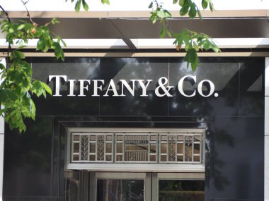 Duesseldorf - Ağu 2019: Tiffany & Co işareti