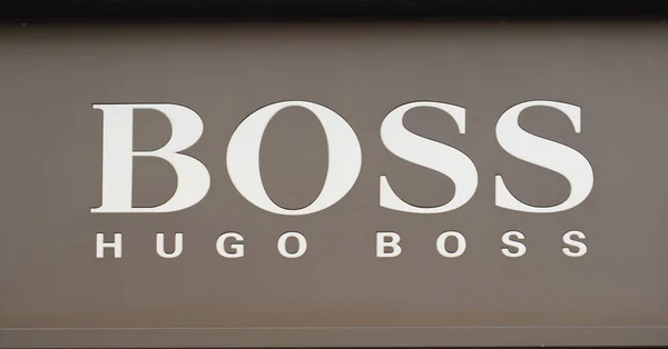 Duesseldorf-aug 2019: Hugo Boss teken — Stockfoto