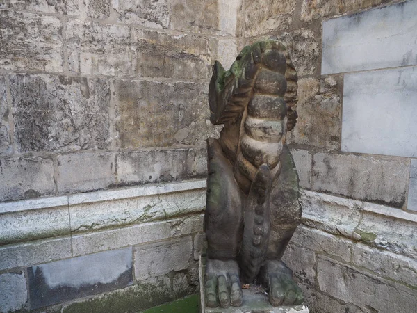 Gárgula gótica (Wasserspeier) em Aachen — Fotografia de Stock