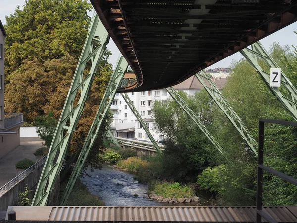 Wuppertaler Schwebebahn (Ferrovia della sospensione di Wuppertal ) — Foto Stock