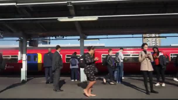 Londra Regno Unito Circa Settembre 2019 Treno Che Passa Alla — Video Stock