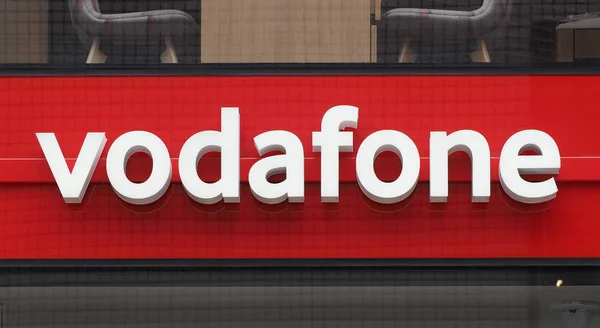 LONDRES - SEP 2019: Sinal Vodafone — Fotografia de Stock