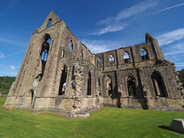 Tintern Manastırı (Abaty Tyndyrn) Tintern içinde