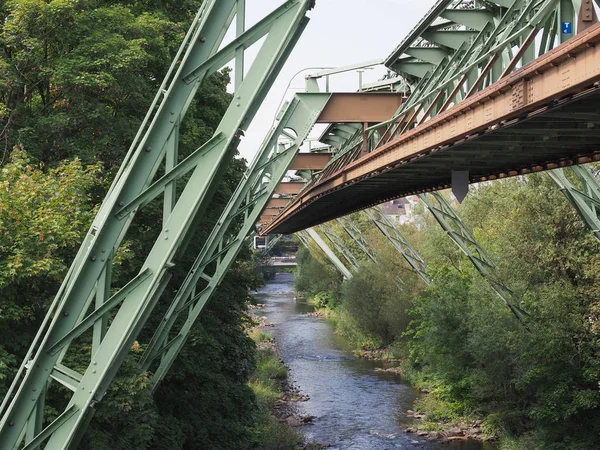 Wuppertaler Schwebebahn (Wuppertal Suspensão Ferroviária ) — Fotografia de Stock