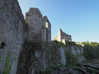 Chepstow'daki Chepstow Kalesi harabeleri