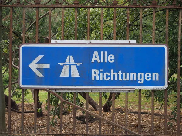 Alle Richtungen (meaning All Directions) sign — Stock Photo, Image