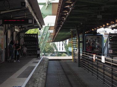 Wuppertaler Schwebebahn (Wuppertal Asma Demiryolu)