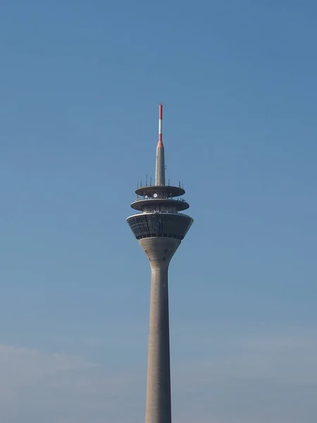 Rheinturm Tv-torn i Düsseldorf — Stockfoto