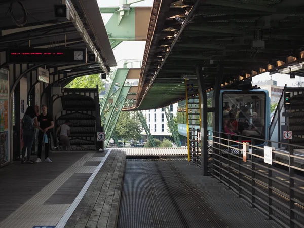 Wuppertaler Schwebebahn (železniční trať s zavěšením Wuppertal) — Stock fotografie