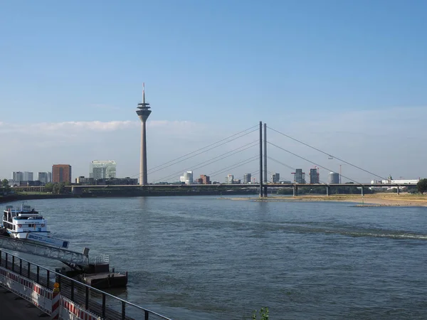 Düsseldorf şehrinin görünümü — Stok fotoğraf