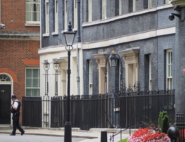 10 Downing Street rezidence britského odpoledne v Londýně — Stock fotografie
