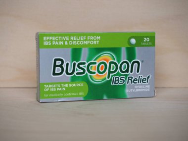 LONDON, İngiltere - SİRKA MAYIS 2020: Sanofi Buscopan IBS Hyoscine Butylbromide