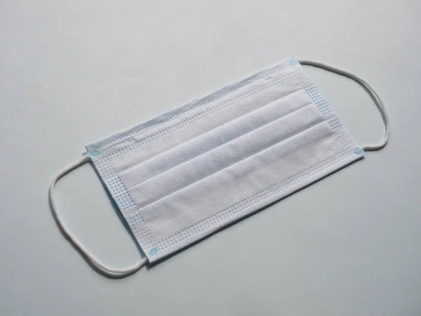 Covid 호흡기 질환으로부터 보호하는 사용되는 마스크 — 스톡 사진