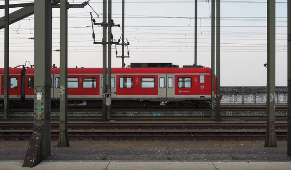 Koeln Alemania Circa Agosto 2019 Hohenzollernbruecke Puente Hohenzollern Cruzando Río —  Fotos de Stock