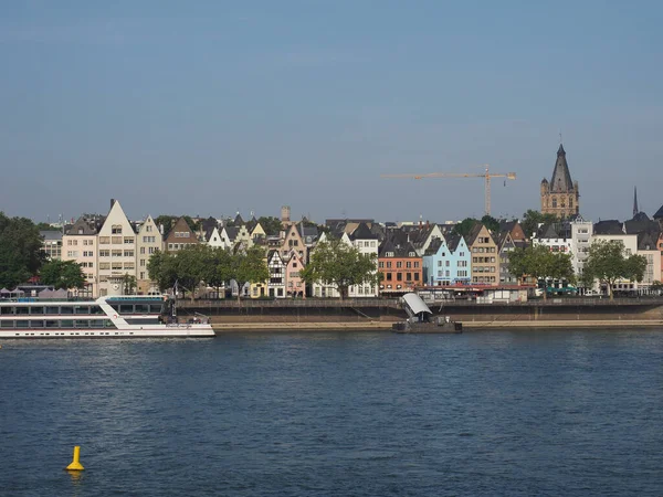 德国科尔恩 Circa 2019 从河流中欣赏城市天际线 — 图库照片
