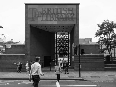 LONDON, İngiltere - CIRCA SEPTEMBER 2019: İngiliz Kütüphanesi, Birleşik Krallık ulusal kütüphanesi siyah beyaz