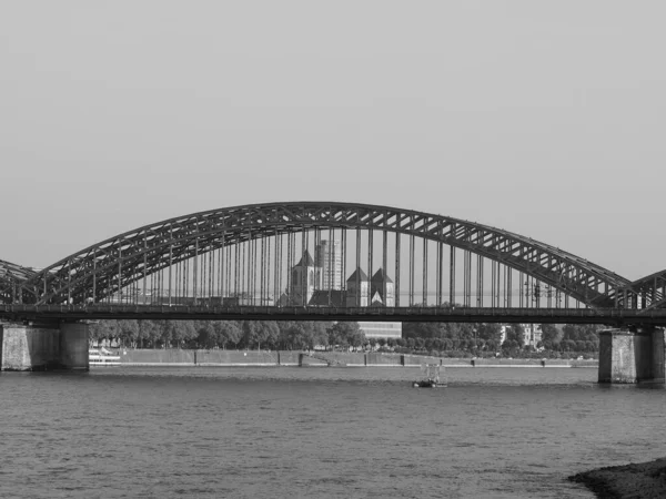 Hohenzollernbruecke Anlamı Hohenzollern Köprüsü Koeln Almanya Rhein Nehri Siyah Beyaz — Stok fotoğraf