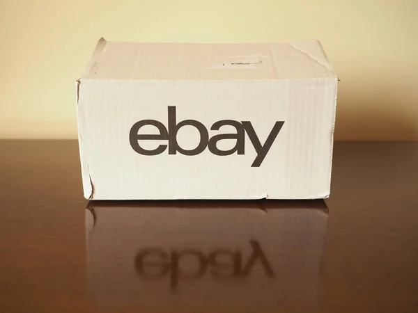 Лондон Великобритания Circa April 2020 Ebay Packet — стоковое фото