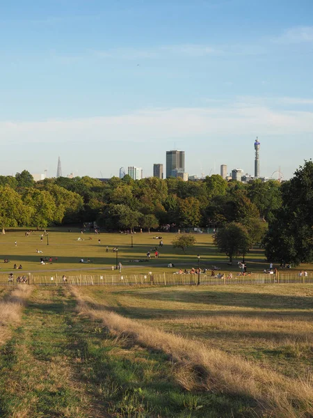 London Circa 2019年9月 リージェントズパークの北にあるプリムローズ ヒルからのロンドンのスカイラインの眺め — ストック写真
