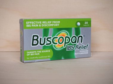 LONDON, İngiltere - SİRKA MAYIS 2020: Sanofi Buscopan IBS Hyoscine Butylbromide