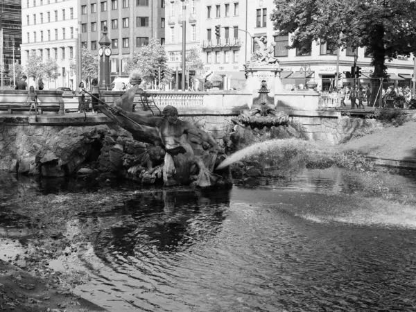 Duesseldorf Germany Circa August 2019 Tritonbrunnen Fountain Stadtgraben 意指城市护城河 Canal — 图库照片