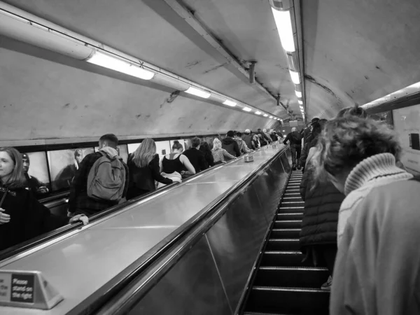 London Storbritannien Circa September 2019 Oxford Circus Tunnelbanestation Svartvitt — Stockfoto