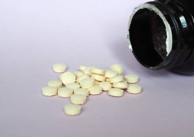 B vitamini B vitamini kompleksi, B1 B2 B3 B5 B6 B12 ve D3 vitaminleri vejetaryenler ve vejetaryenler için uygundur.