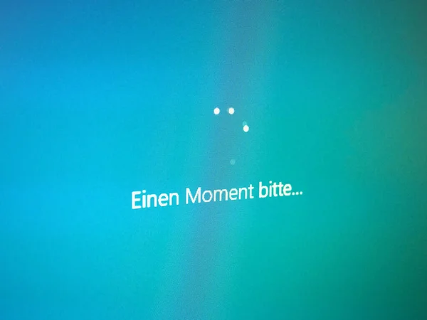 Berlin Usa Circa 2020年6月 新しいWindows 10バージョン2004のインストール Eien Moment Bitte 翻訳してください — ストック写真