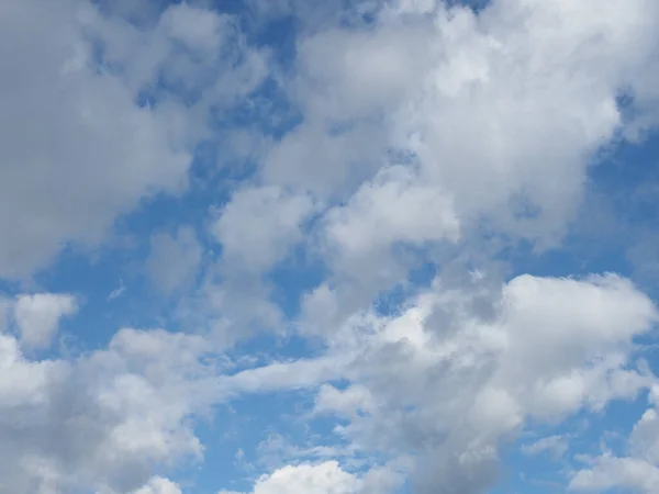 Blå Himmel Med Moln Användbara Som Bakgrund — Stockfoto