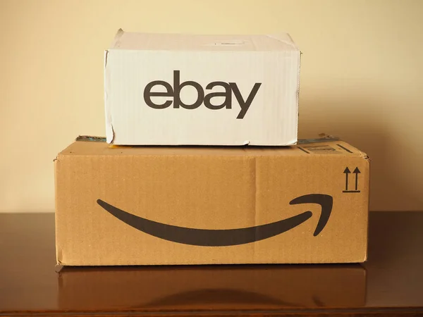 London Inggris Circa April 2020 Paket Ebay Dan Amazon — Stok Foto