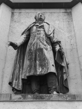KOELN, GERMANY - CIRCA AĞUSTOS 2019: Heumarkt Meydanı 'nda Kral Friedrich Wilhelm III için siyah beyaz anıt