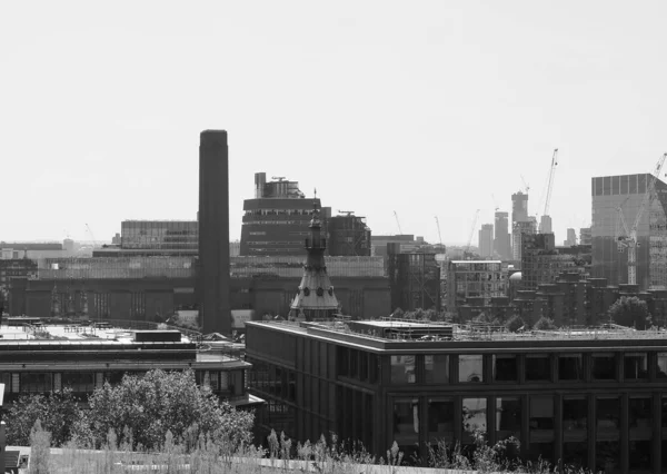 ロンドン イギリス Circa 2019年9月 黒と白のサウスバンク発電所の現代美術ギャラリーをテイト — ストック写真