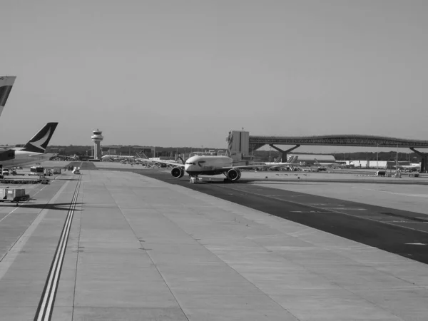 Gatwick Circa September 2019 London Gatwick Airport Runway Black White — 图库照片